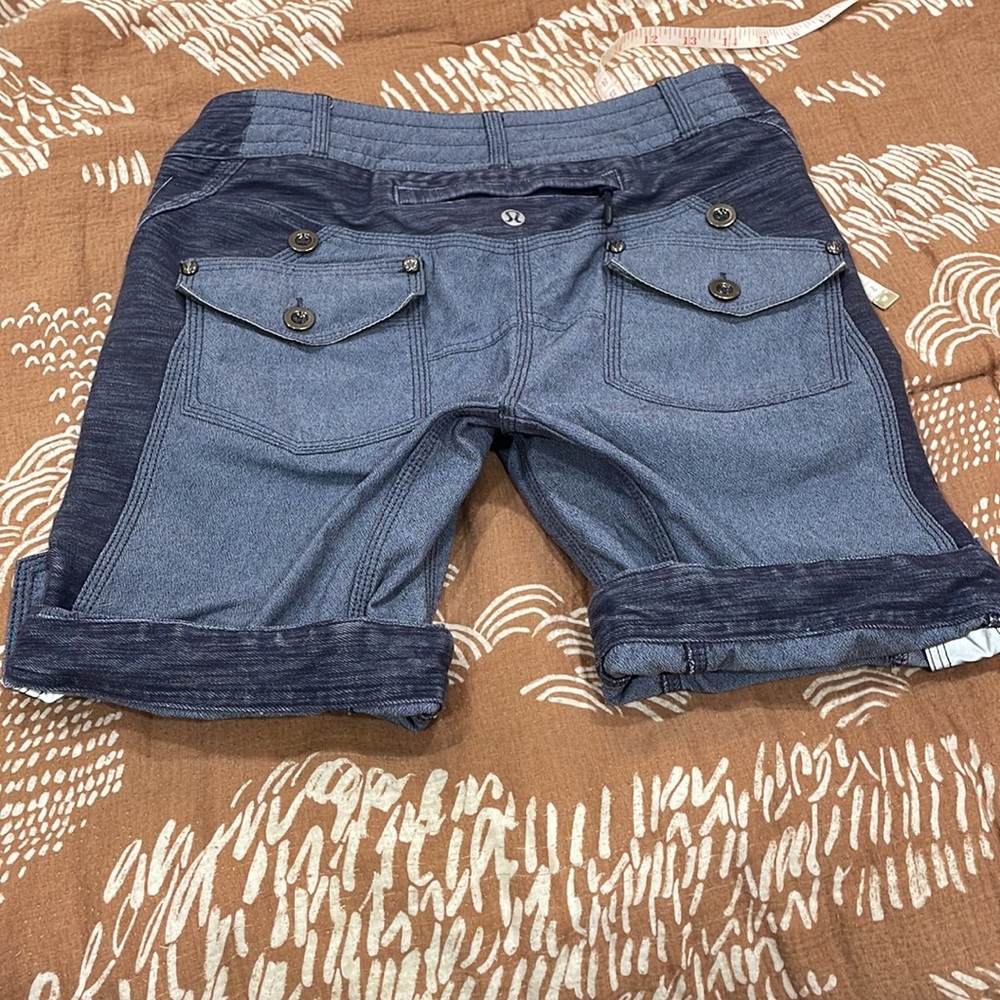Lululemon shorts size 4 - Picture 3 of 5